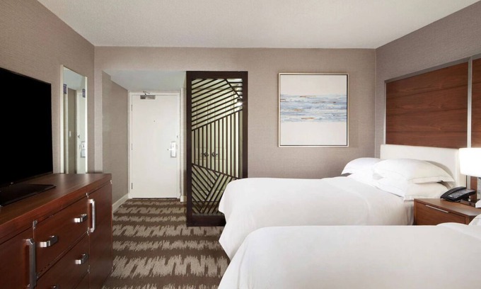 Carver City - Lincoln Gardens Hotel | Tampa Stay | 2 Relaxing Family Ready Rooms w/Access to Outdoor Pool