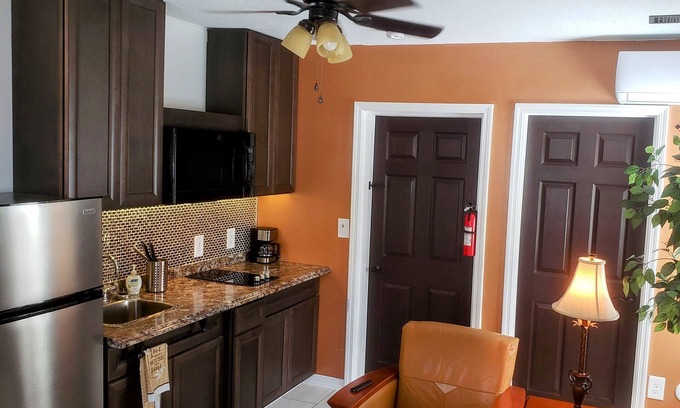 Tampa Apartment | TAMPA SUITE 4 Minutes from SEMINOLE HARD ROCK CASINO