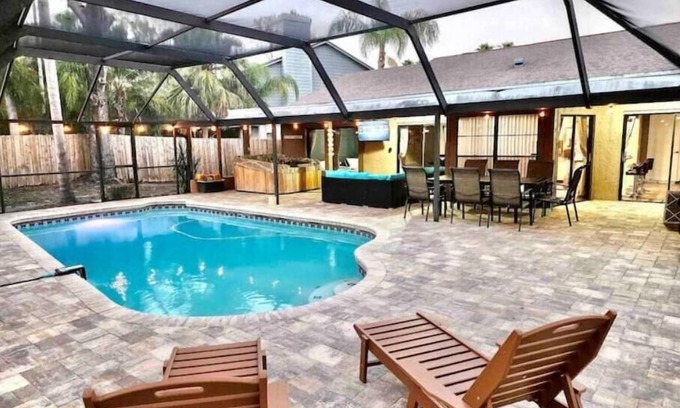 Greater Northdale House | Tampa Vacation Home - 3BR 10 PPL - Pool