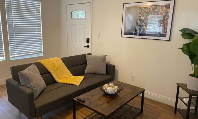 Ybor City Apartment | Tampas Charming 1BR Apartment in Cigar City