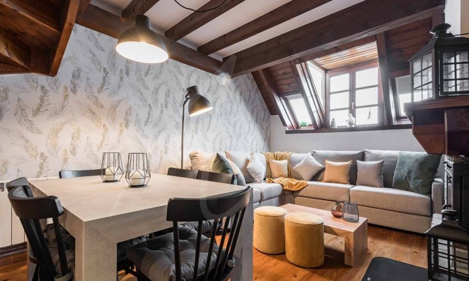 Beret Apartment | Tanau 1700 by SeaMount Rentals