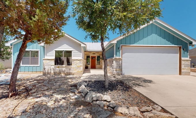 Spring Branch House | Tanglewood Retreat | Updated house in Spring Branch with a large yard
