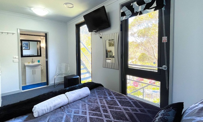 Baw Baw Village Cabin | Tanjil Creek Lodge - Bedroom 4 (Small Family or Couples Retreat)