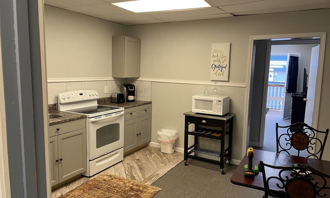 Baldwinsville Apartment | Tappan Loft Central Village, 2nd level with front & rear entrance, full kitchen
