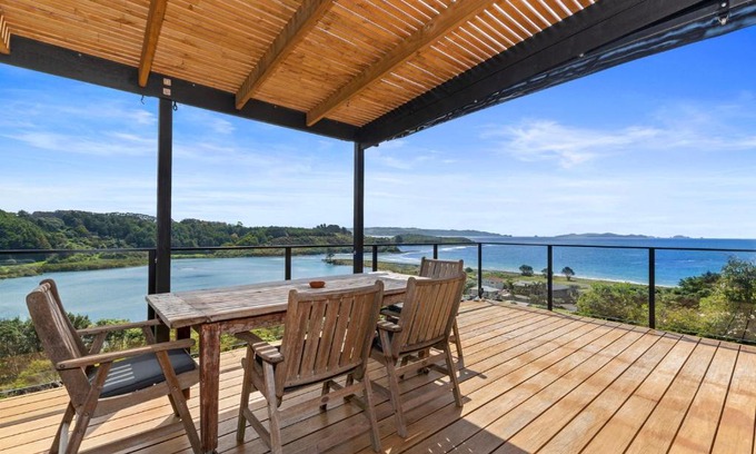 Te Tii House | Tapuaetahi Beach Marvel - Te Tii Holiday Home