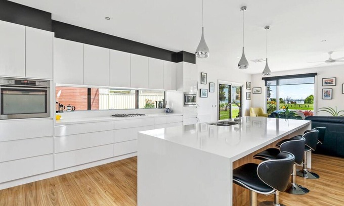 Yarrawonga House | Tara's Place Lake Views