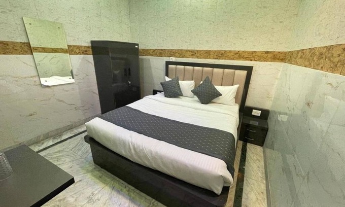 Agra House | Taran Bliss Home stay : Standard Double Room