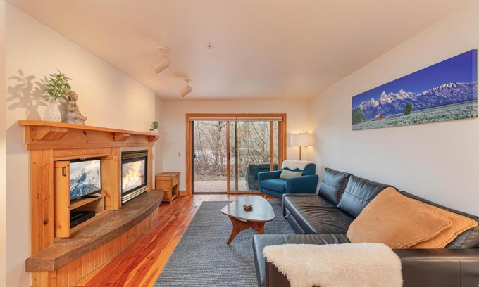 Driggs Apartment | Targhee Rentals 122 in Driggs Idaho near Grand Targhee Ski Resort King Size Bed