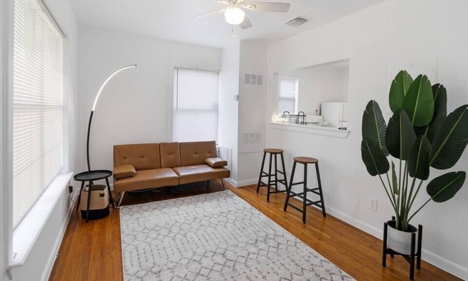 Harlandale House | Tarrant Haven Summary