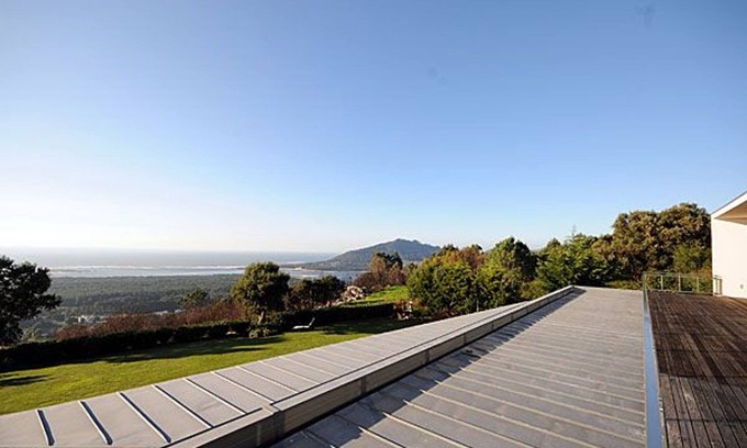 Caminha Villa | Tasteful Caminha Villa | 4 Bedrooms | Villa Laginhas | Modern Furnishings |.