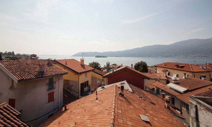 Pallanza Apartment | Tastefully furnished 2 bedroom apartment in the picturesque old town of Suna