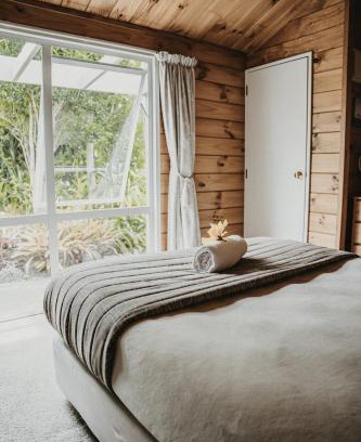 Hahei Cabin | Tatahi Lodge Beach Resort