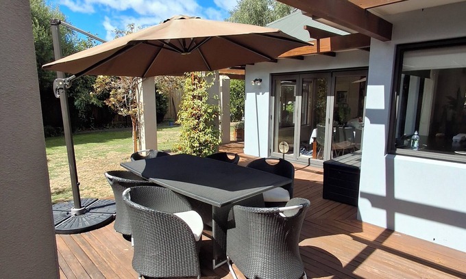 Hilltop House | Taupo on your doorstep! A lovely home in walking distance to lake and town.