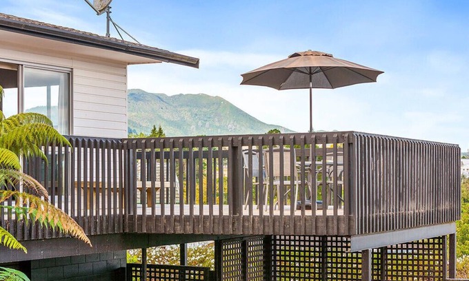 Taupo House | Taupo Panorama - Lake Taupo Holiday Home