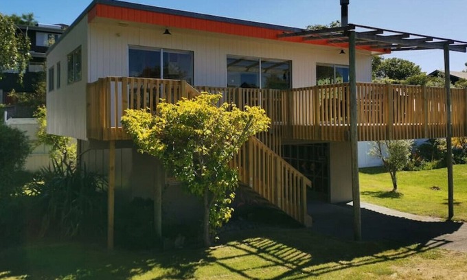 Rainbow Point Cottage | Taupo Retro Bach - A true kiwi Bach, great location