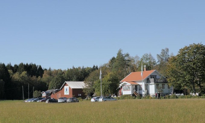 Orust Municipality House | Tavlebords Honungsgård