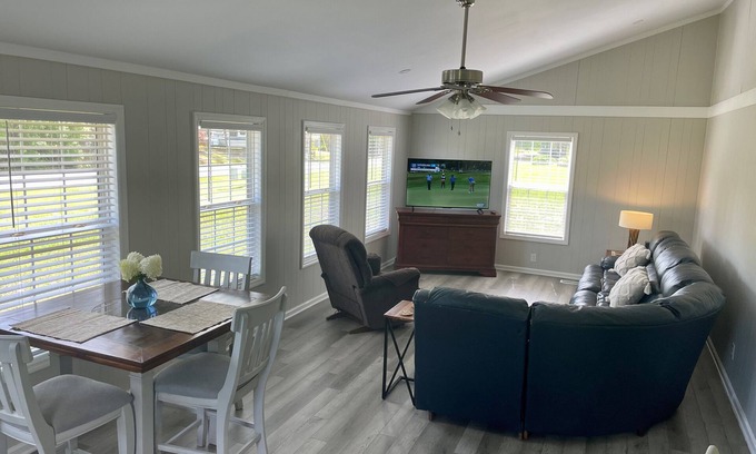 Summerton House | Taw Caw Creek Rental - perfect for fishermen - NO PETS