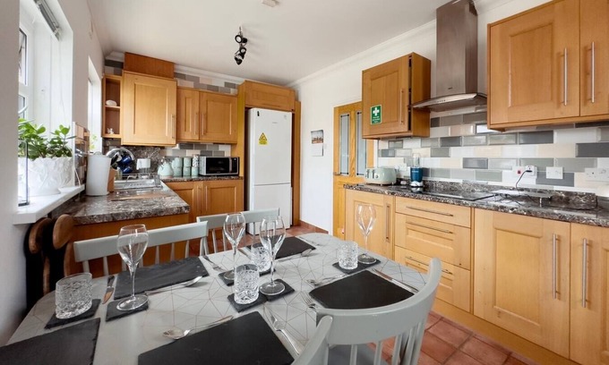 South Shields House | “TAWAW” A Lux 2BD Bungalow Harton South Shield