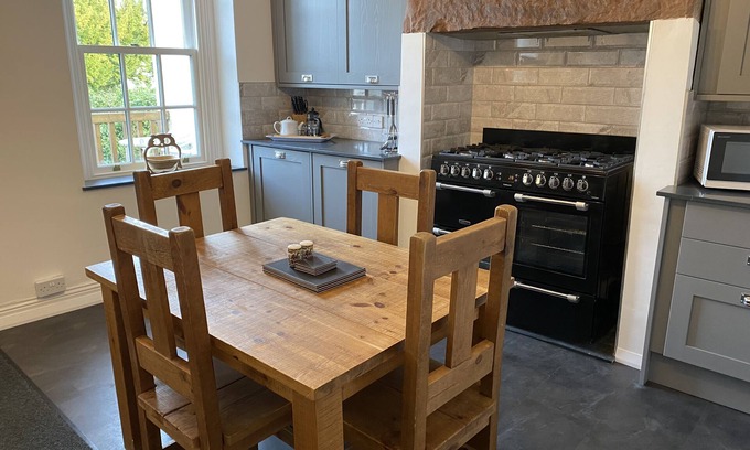 Portinscale Cottage | Tawny Cottage - a cottage that sleeps 4 guests in 2 bedrooms