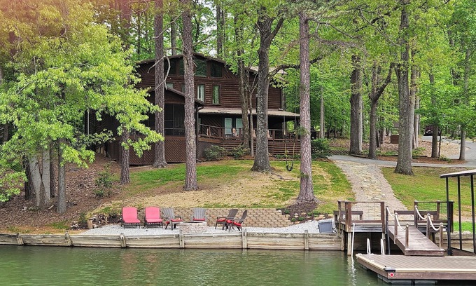 Lake Norman of Catawba House | Taylor Made for the Lake! With optional pontoon rental