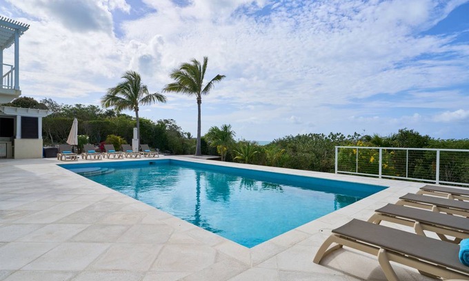Blue Mountain Villa | 28 m² Villa ∙ 5 bedrooms ∙ 10 guests