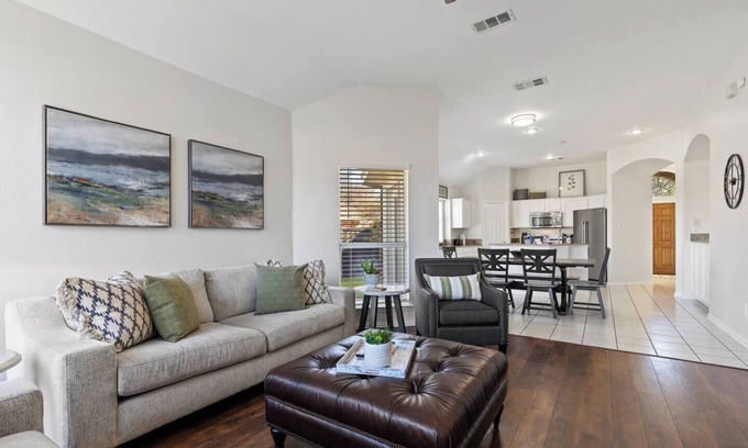 Frisco House | TCH - Cozy 3bd/2ba home in Frisco with Workspace