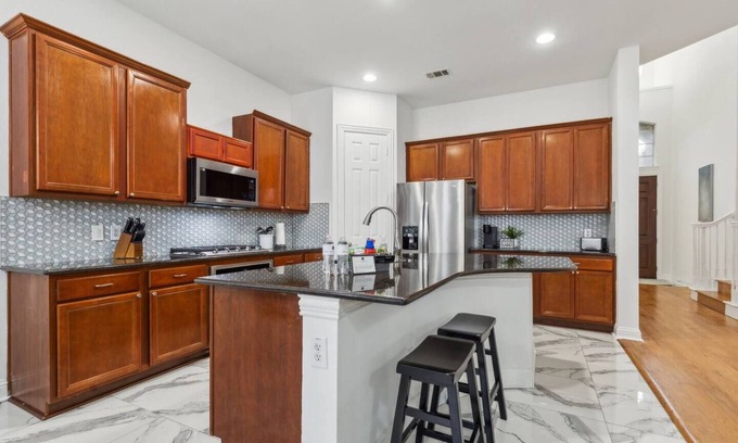 Murphy House | TCH - Spacious 4bd/3.5ba Richardson Home w/Office