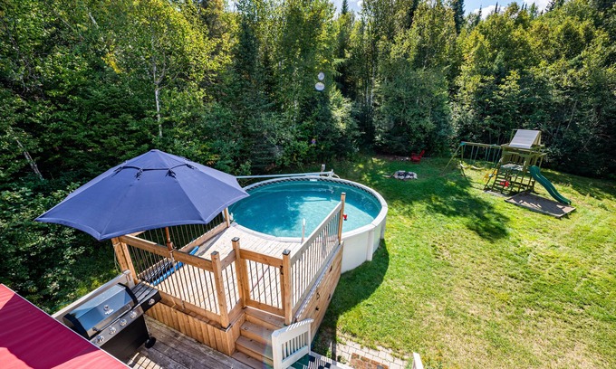 Sainte-Agathe-des-Monts Ski Chalet | tCOZY COTTAGE - MOUNTAIN VIEW - HEATED POOL - Long term stays only