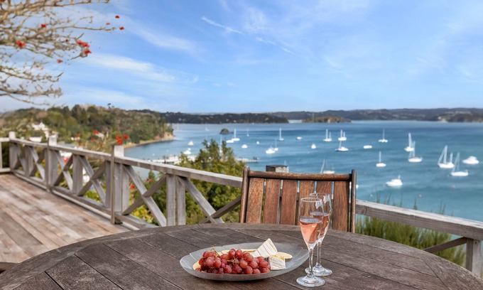 Russell House | Te Maiki Retreat - Russell Holiday Home