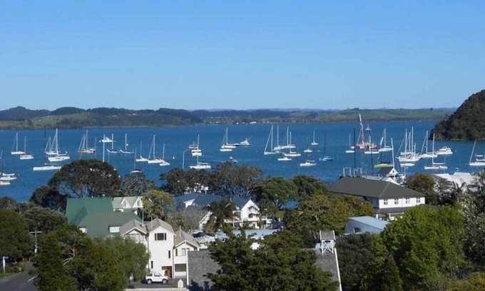 Russell Cottage | Te Manaaki Cottage - A private and quiet Russell villa for two.
