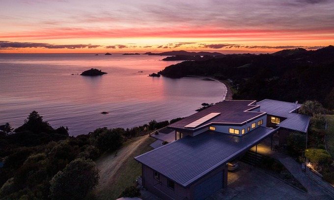 Te Ngaire House | Te Ngaere bay luxury home “otto and nonas”