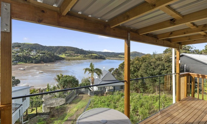 Ostend House | Te Waahi Marino – Ostend Holiday Home