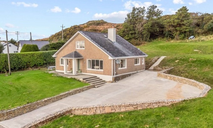 Clifden House | Teach Eile, on the outskirts of Clifden