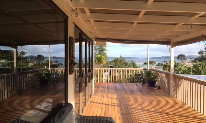Russell House | Teaghlach: Tapeka/Russell Holiday Home
