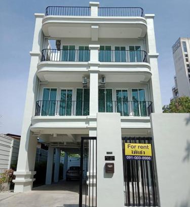 Bang Na Apartment | TEAK VILLA