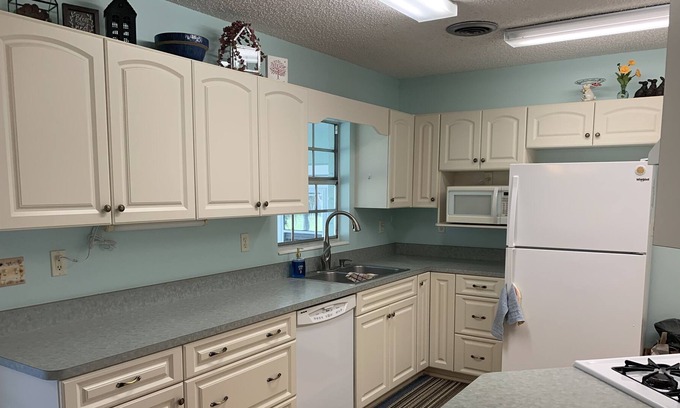 McIntosh House | Teal Magnolia in Victorian McIntosh near Ocala and Gainesville