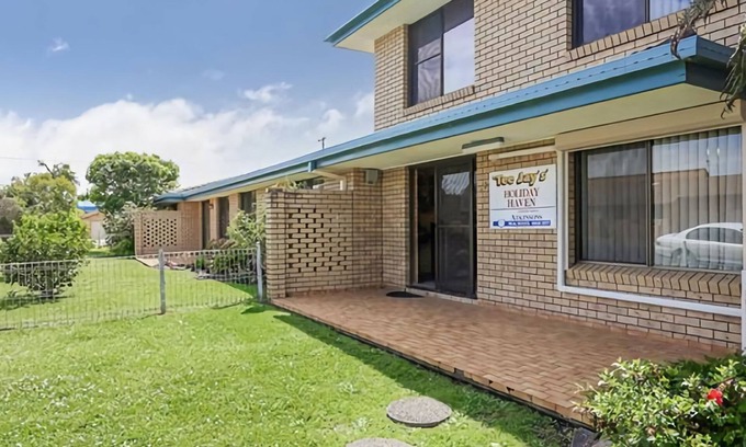 Sawtell Apartment | Tee Jays is an air-conditioned ground floor two bedroom unit, central to Sawtell