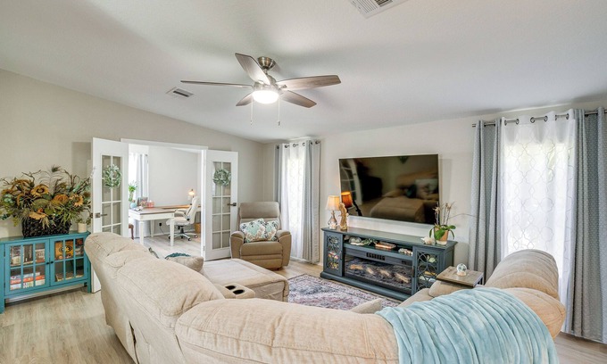 Grove City House | Tee Off & Soak Up Sun! Airy Englewood Gem w/Yard