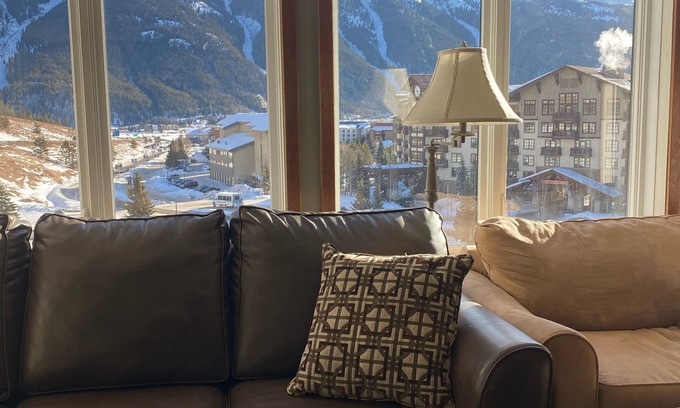 Copper Mountain Village Condo | Telemark spatious corner penthouse with two baths and extra windows for sunlight