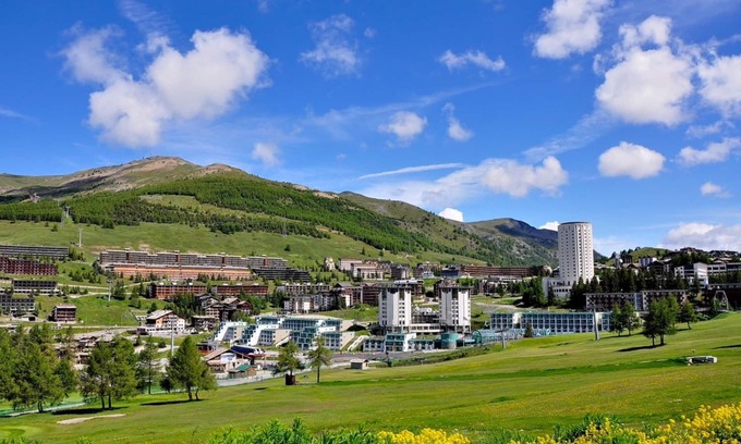 Sestriere Apartment | Teleo 105 Ski In - Ski Out 50m, Sestriere, Italy