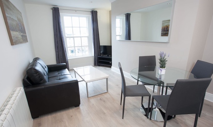 Temple Bar Apartment | Temple Bar Wellington Quay Dublin City Centre 1 bedroom apart - sleeps 4