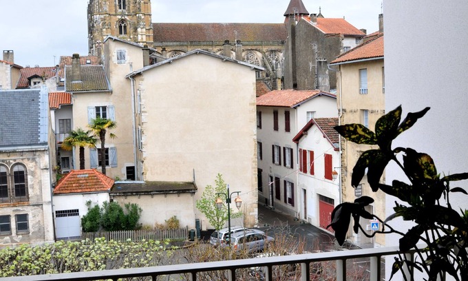 Bayonne House | Temporesidence Cathedrale