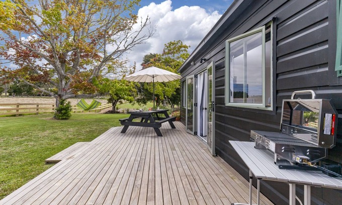 Matakana House | Ten 37 - Matakana Holiday Home