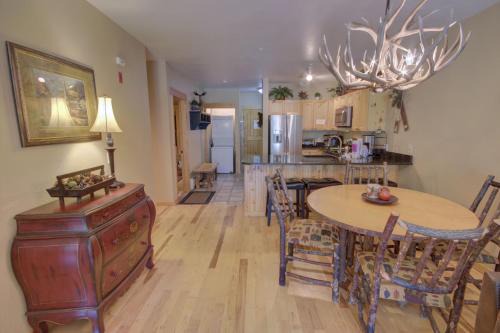 Mountain House House | Tenderfoot Lodge 2613 by SummitCove Lodging