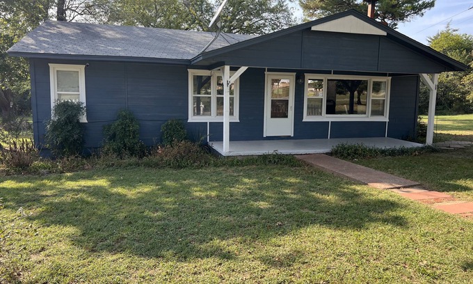 Vian House | Tenkiller Lake Beach Themed Retreat Offering a Perfect Oasis for Our Guest.