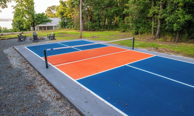 Cookson House | Tenkiller Lake Private Pickleball CourtnSleeps 20nShuffleboard Pool Tablen13Beds