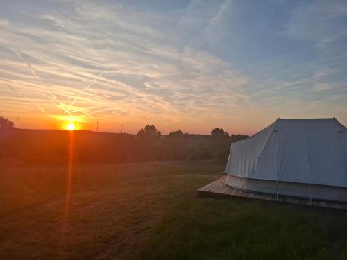 Fosses-La-Ville Other | Tente glamping "Explorateurs" à la Ferme de la Chevêche