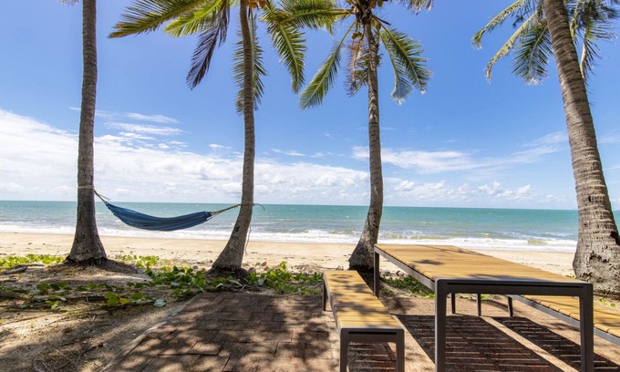 Oak Beach House | Tenterfield Beachfront Luxury 4 Bedroom Holiday Home