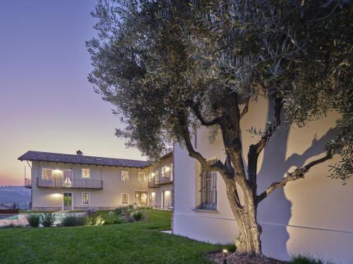 Monforte d'Alba Resort | Tenuta Bussia - Wine Relais & Spa