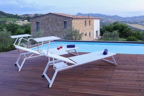 Poggio San Marcello Apartment | Tenuta Silente Loft con idromassaggio privato